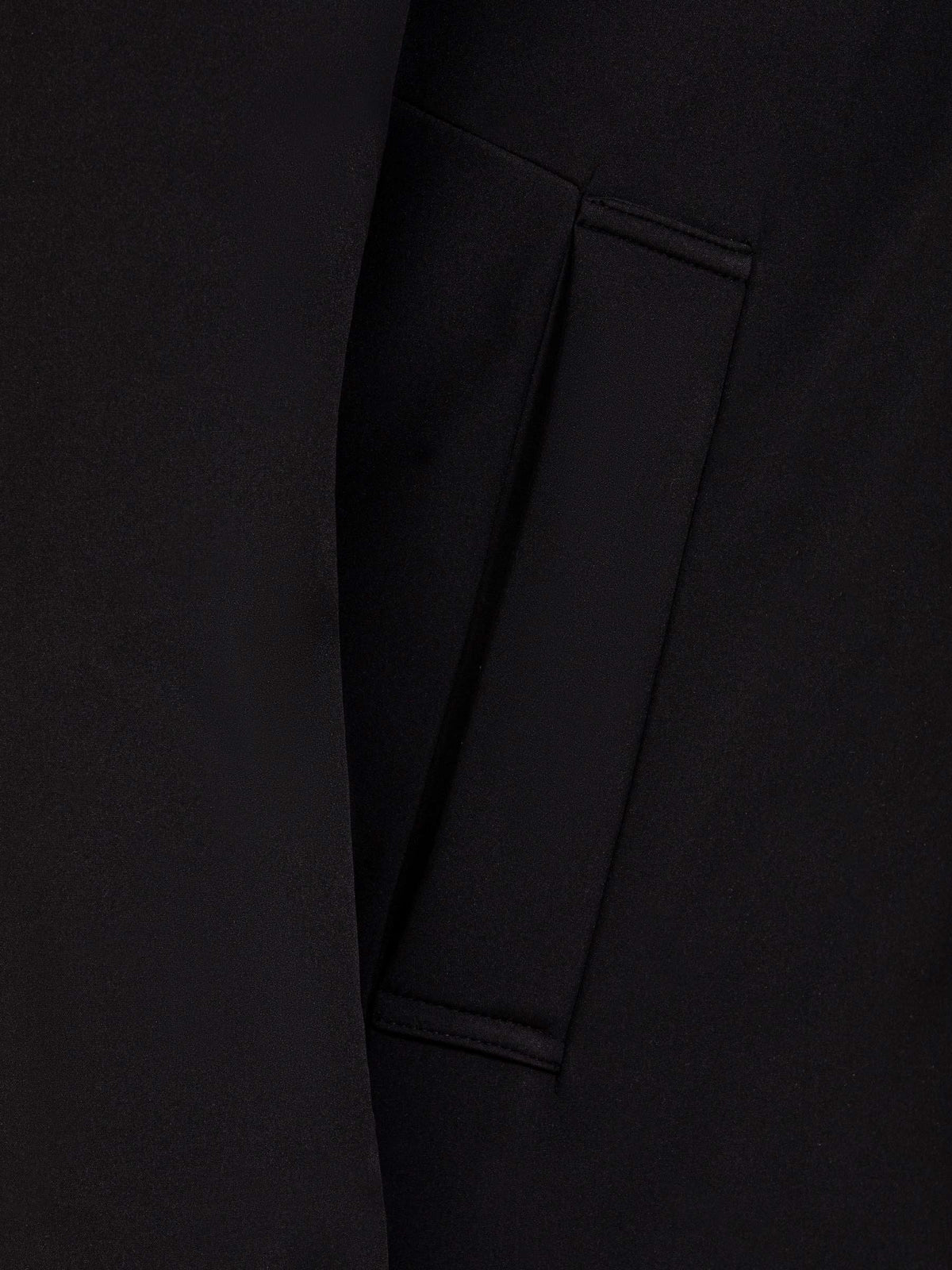 Beatrix – Die schwarze Winterjacke von Cassel