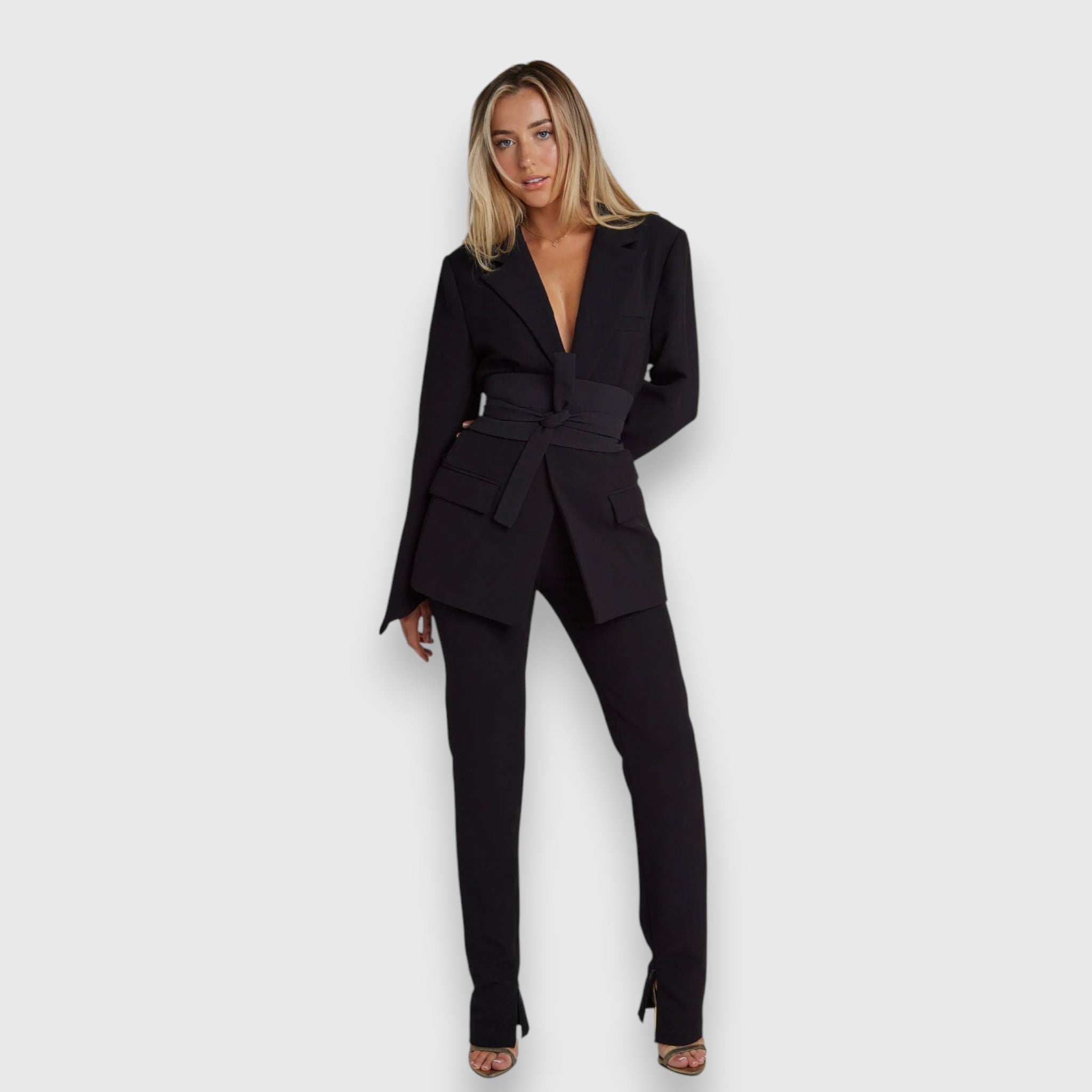 Ramona – Figurbetonter Blazer mit elegantem Gürtel