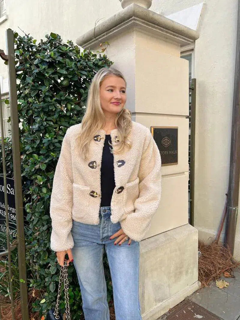 Astrid – Kuschelige Jacke Mit Knebelverschluss