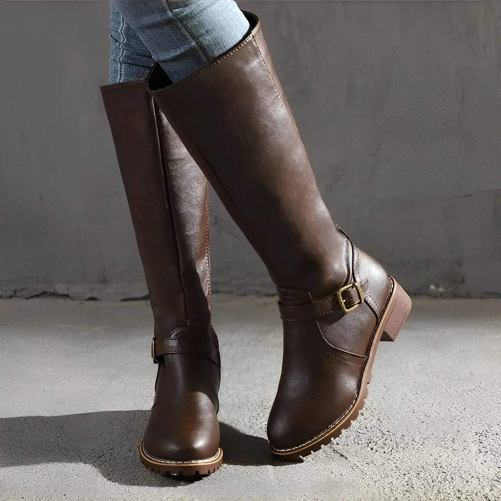 Victoria - Lange Stiefel mit Metallschnalle