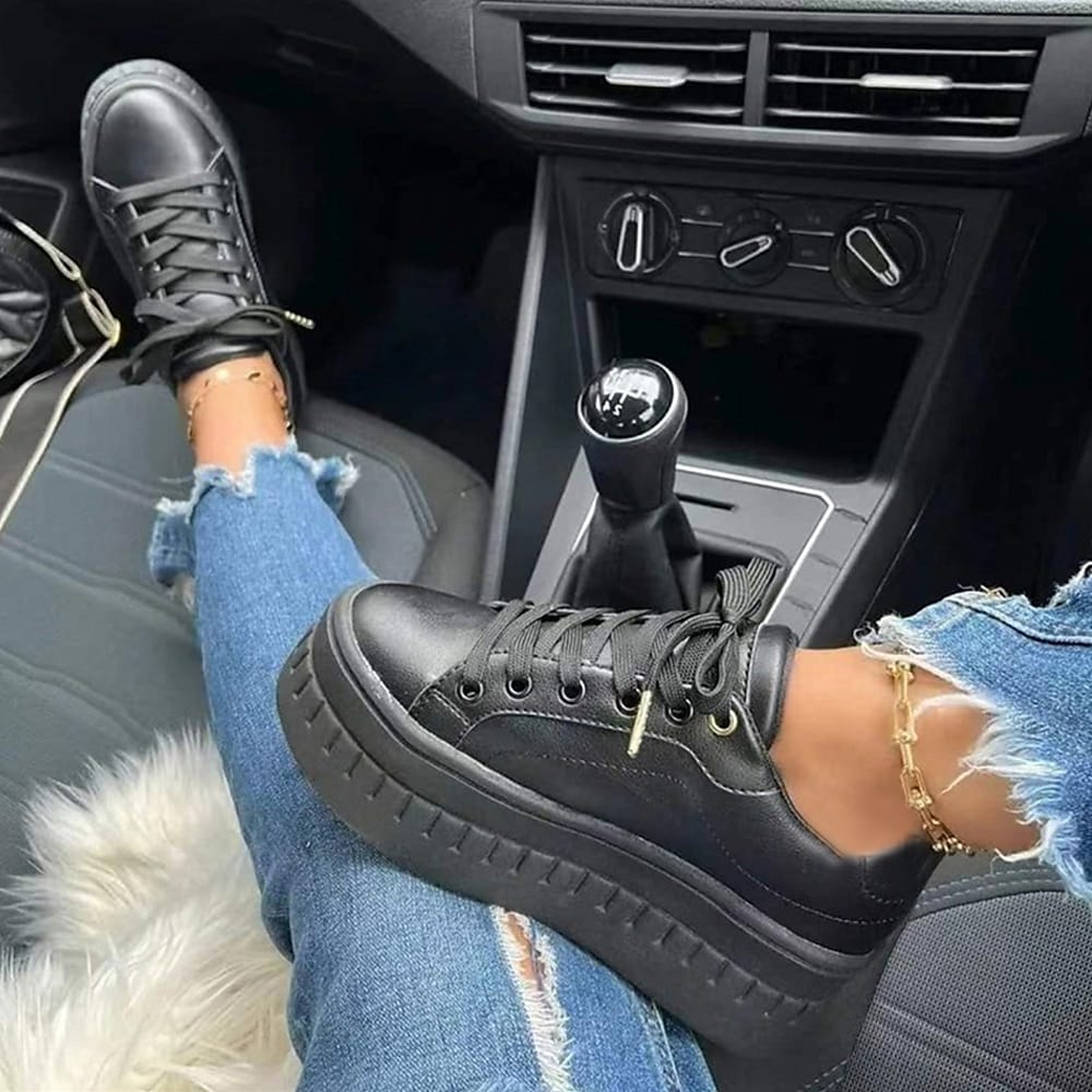 Danuta - Trendige Plateau Boots mit Schnürung Schwarz