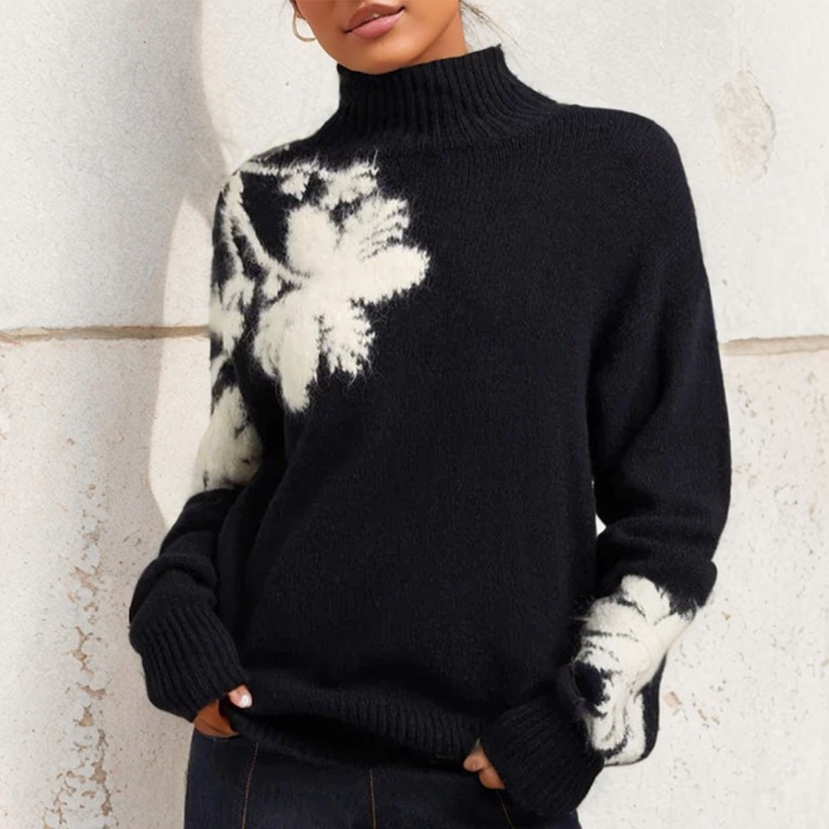 Franka – Rollkragenpullover Mit Großflächigem Blütenmotiv