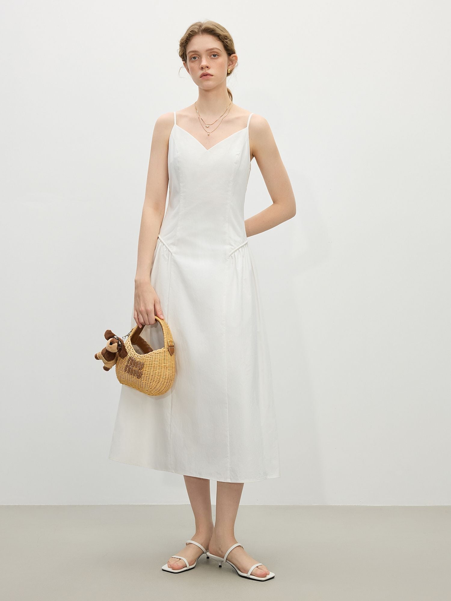 Heidrun - Midikleid mit Spaghettiträgern und V-Ausschnitt WeiB