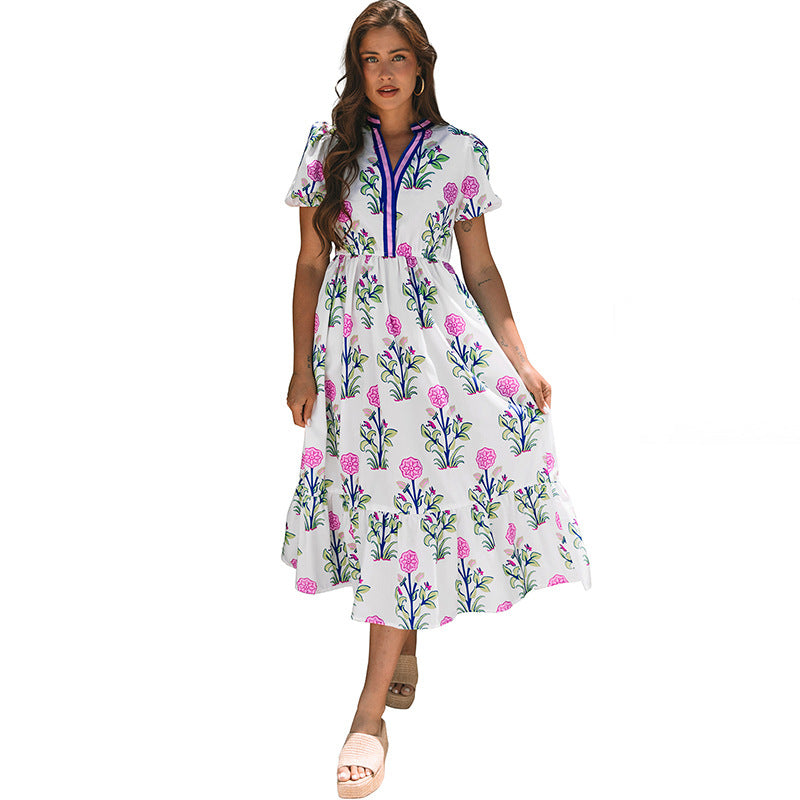 Hoffnung – Florales gestuftes Midikleid Weiß