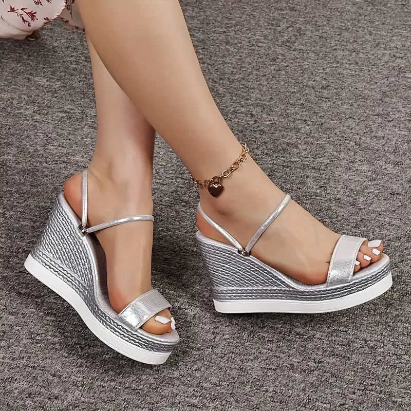 Julia - Luxe Casual Sandale mit Keilabsatz silber