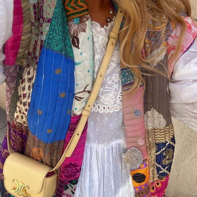 Mona – Gekürzte Steppweste Mit Blumenmuster