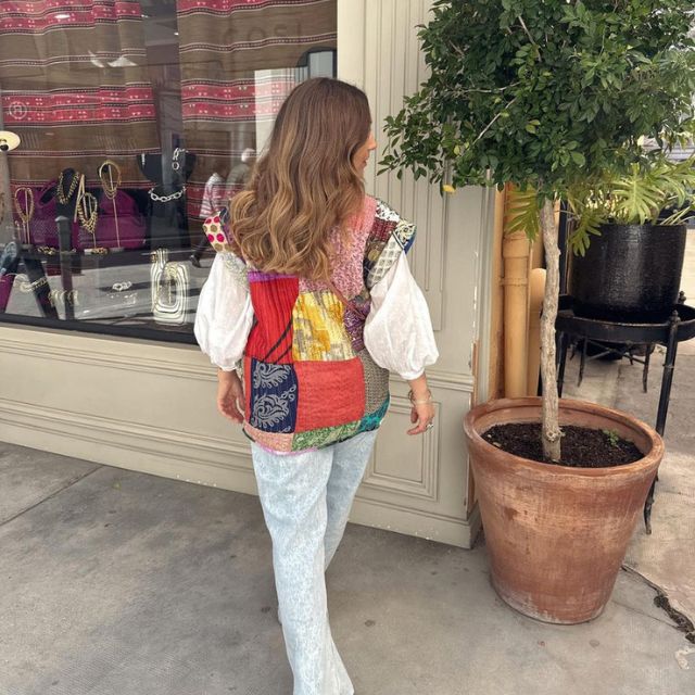 Mona – Gekürzte Steppweste Mit Blumenmuster