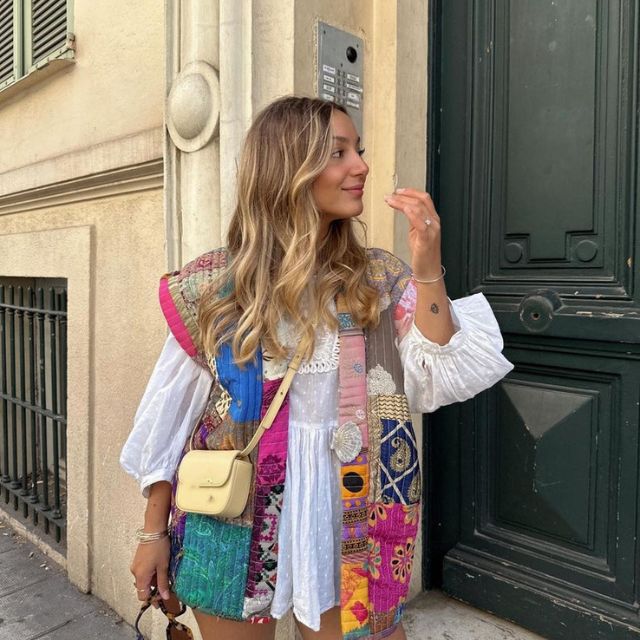 Mona – Gekürzte Steppweste Mit Blumenmuster