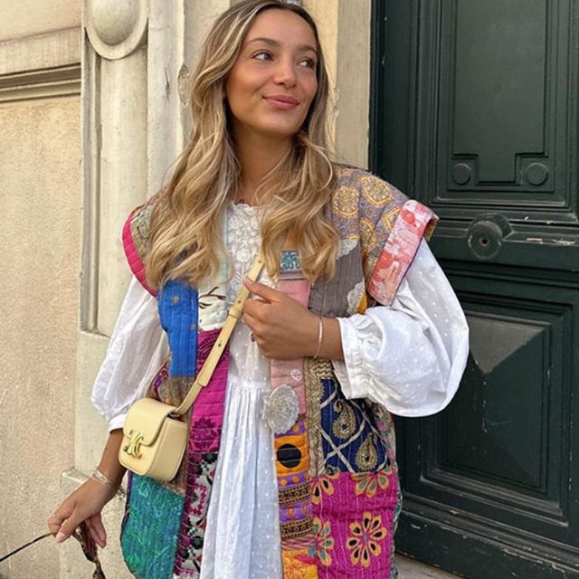 Mona – Gekürzte Steppweste Mit Blumenmuster