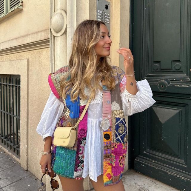 Mona – Gekürzte Steppweste Mit Blumenmuster