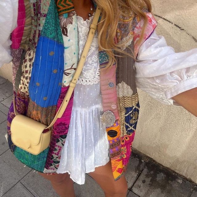 Mona – Gekürzte Steppweste Mit Blumenmuster