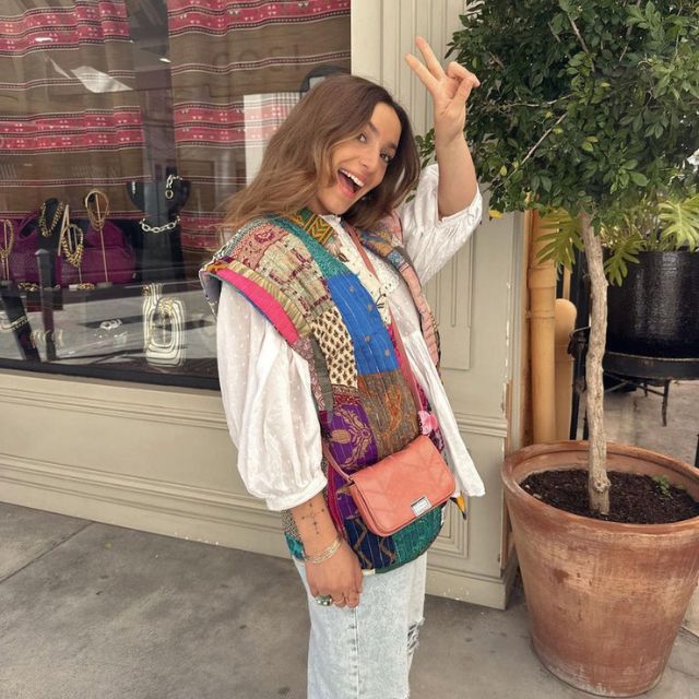 Mona – Gekürzte Steppweste Mit Blumenmuster