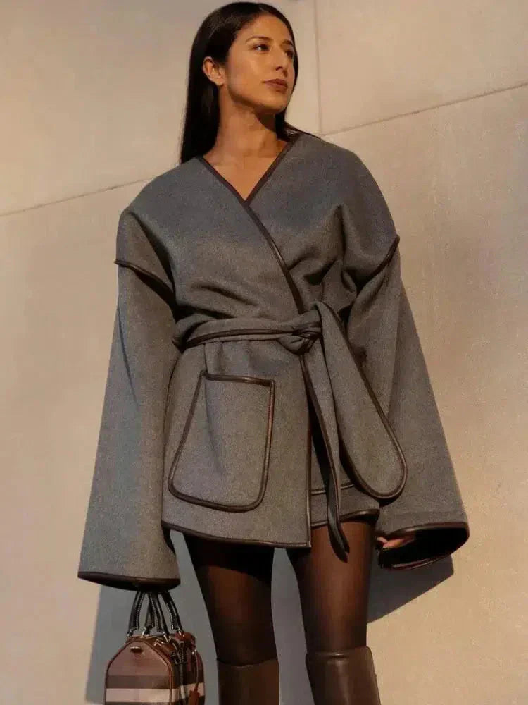 Alice – Eleganter Cape-Mantel Mit Bindegürtel