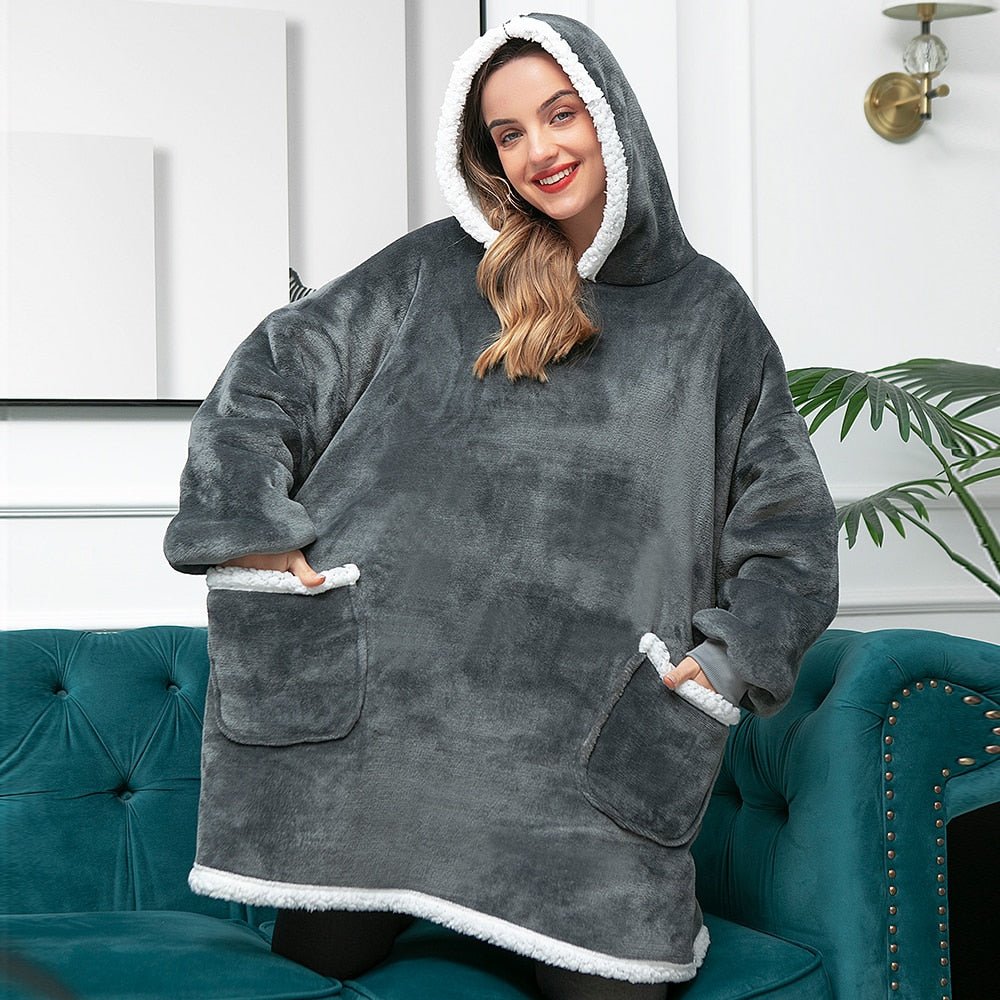 Benedikta – Fenna Kuscheliger Hoodie und Decke in Einem