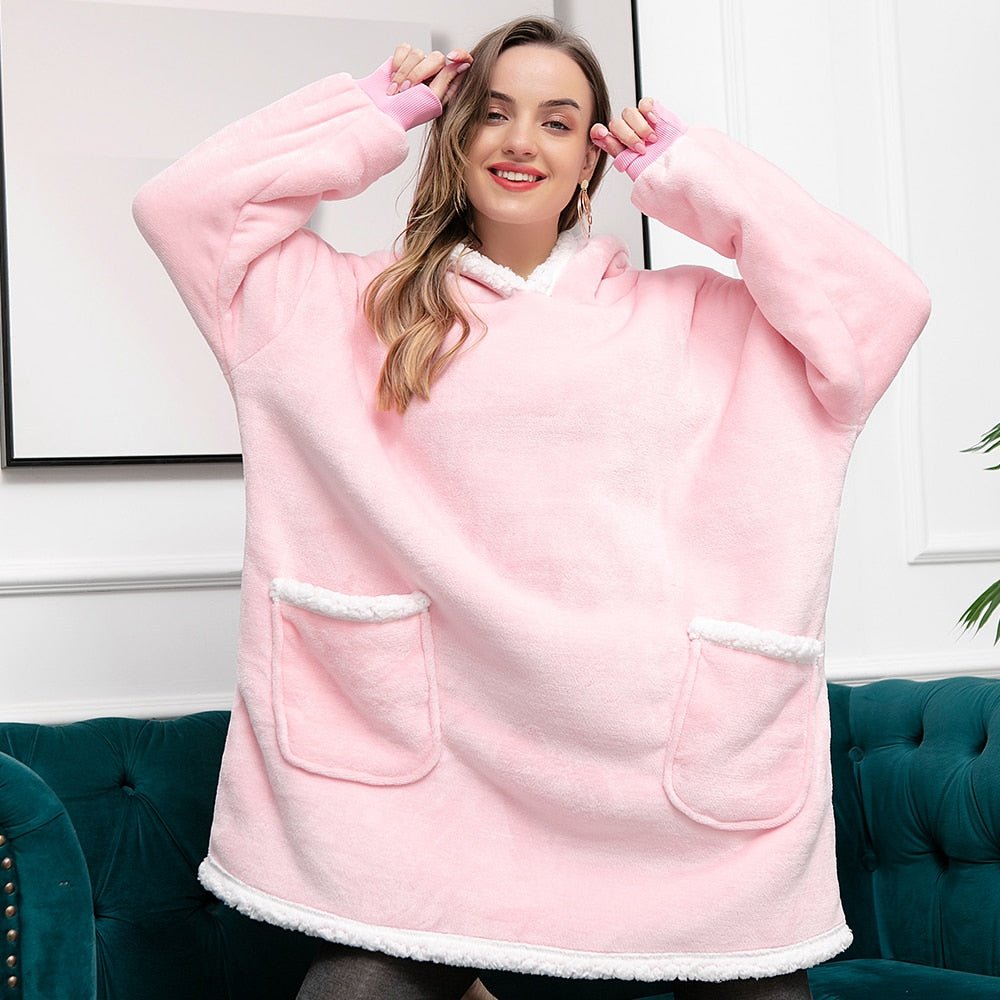 Benedikta – Fenna Kuscheliger Hoodie und Decke in Einem