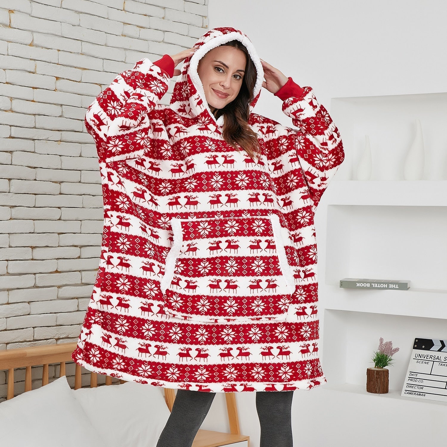 Benedikta – Fenna Kuscheliger Hoodie und Decke in Einem