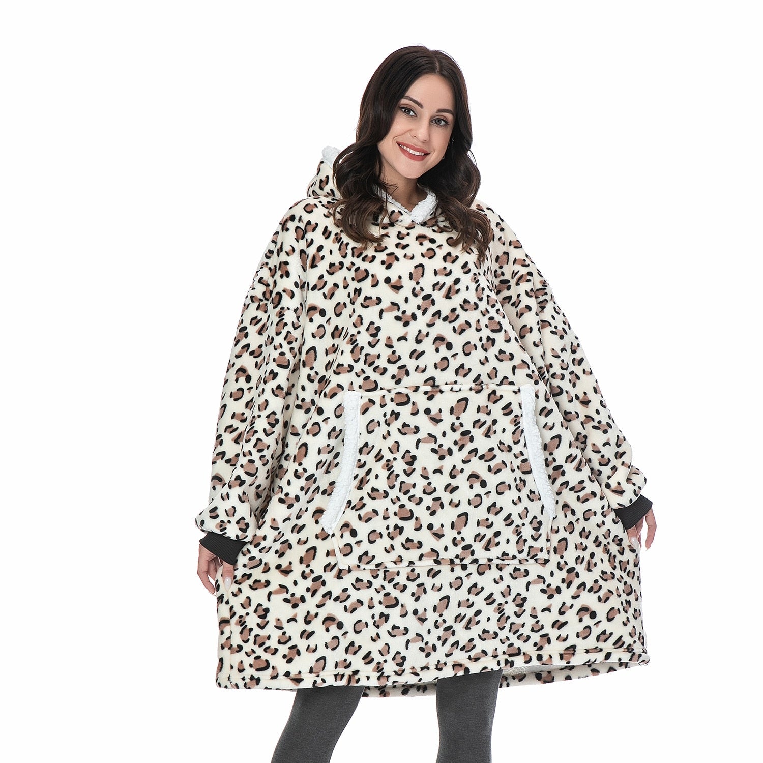 Benedikta – Fenna Kuscheliger Hoodie und Decke in Einem