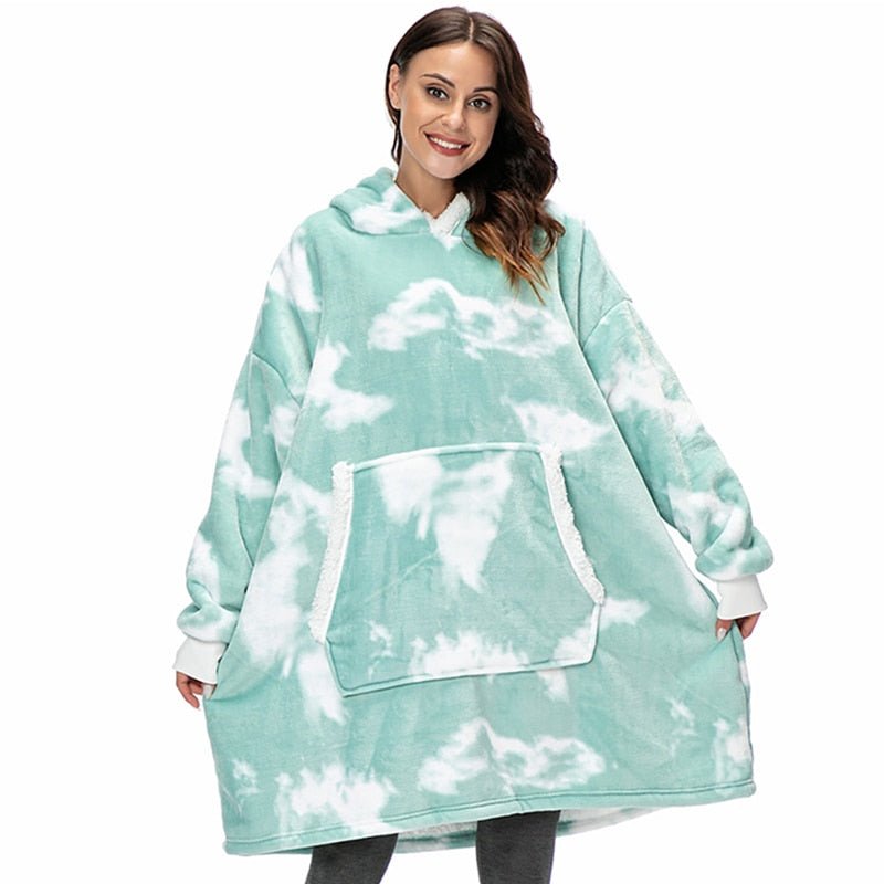 Benedikta – Fenna Kuscheliger Hoodie und Decke in Einem