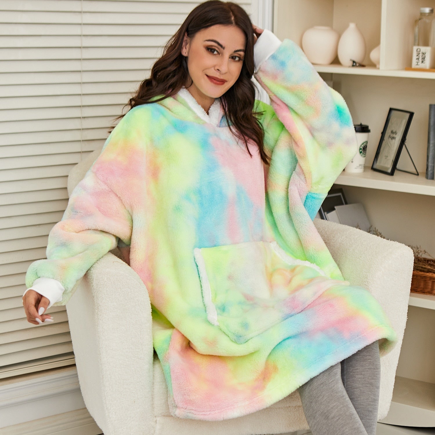 Benedikta – Fenna Kuscheliger Hoodie und Decke in Einem