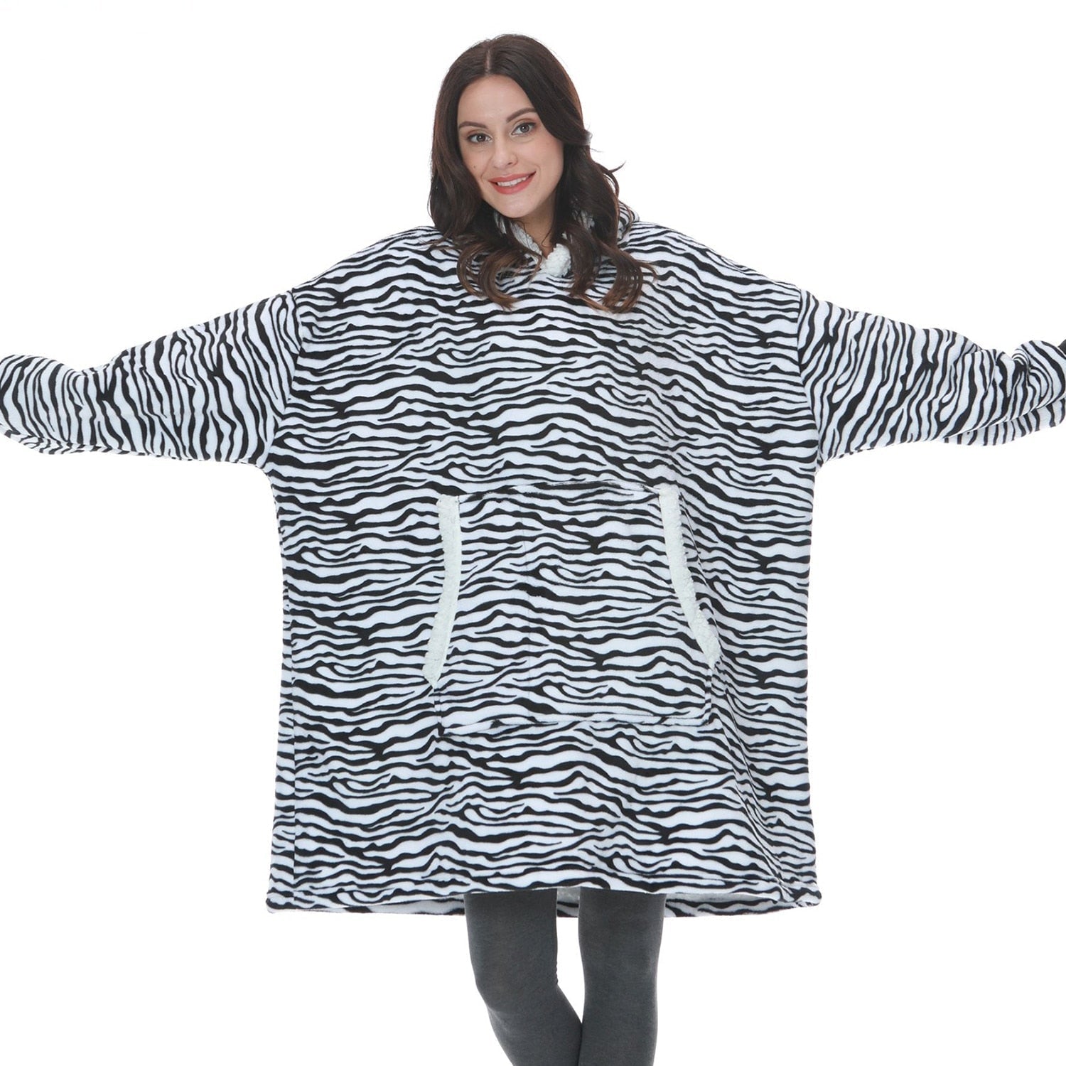 Benedikta – Fenna Kuscheliger Hoodie und Decke in Einem