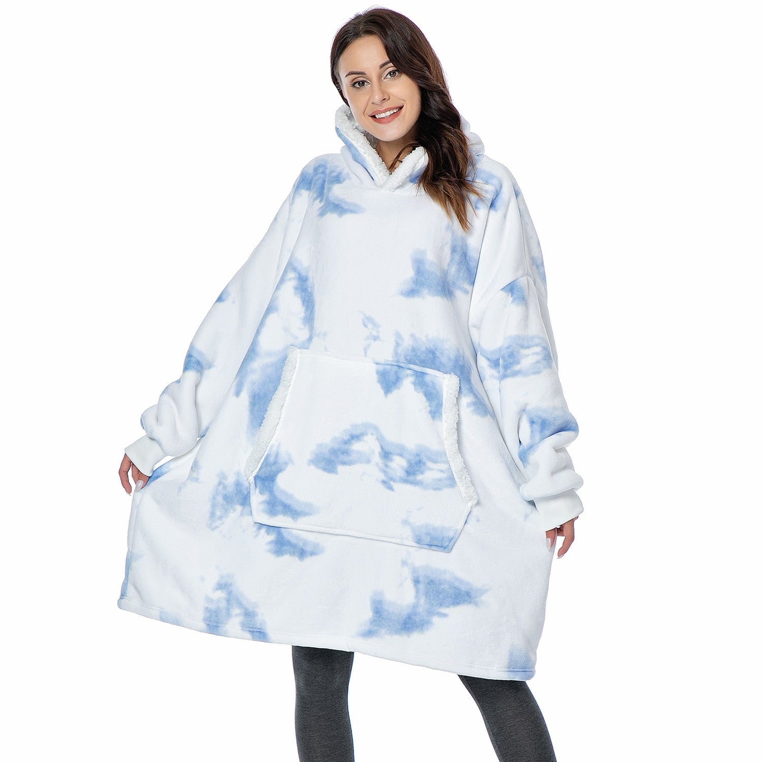 Benedikta – Fenna Kuscheliger Hoodie und Decke in Einem