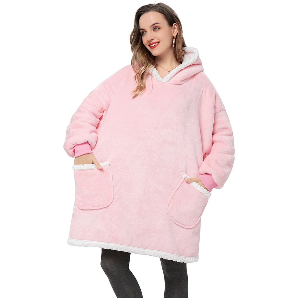Benedikta – Fenna Kuscheliger Hoodie und Decke in Einem
