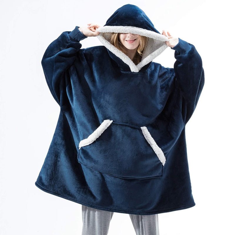 Benedikta – Fenna Kuscheliger Hoodie und Decke in Einem
