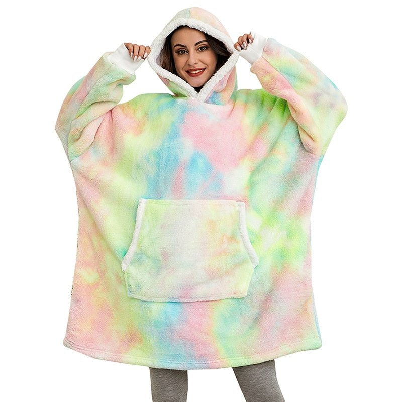 Benedikta – Fenna Kuscheliger Hoodie und Decke in Einem
