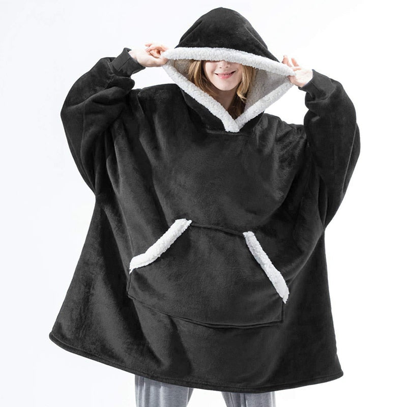 Benedikta – Fenna Kuscheliger Hoodie und Decke in Einem