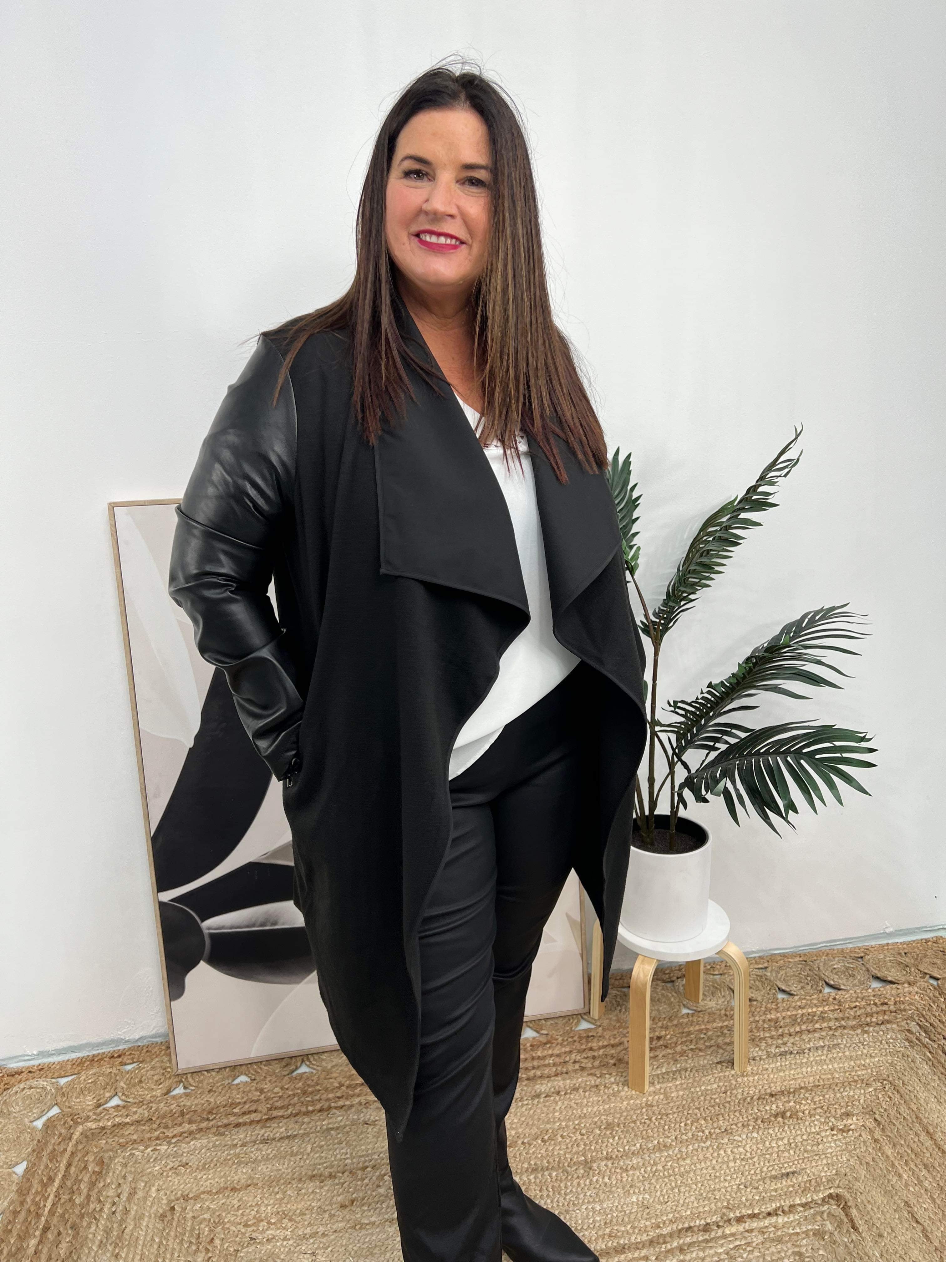 Erna - Damen Modejacke Stylisch Modern und Bequem