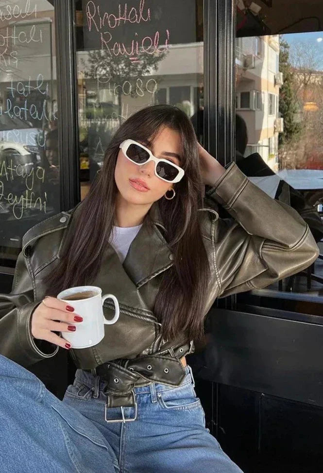 Bonnie – Kurze Bikerjacke Im Modernen Stil