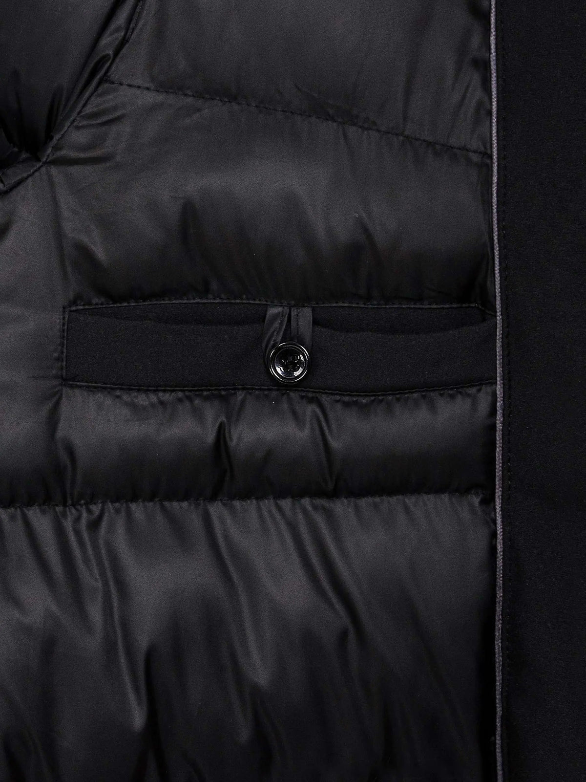 Beatrix – Die schwarze Winterjacke von Cassel