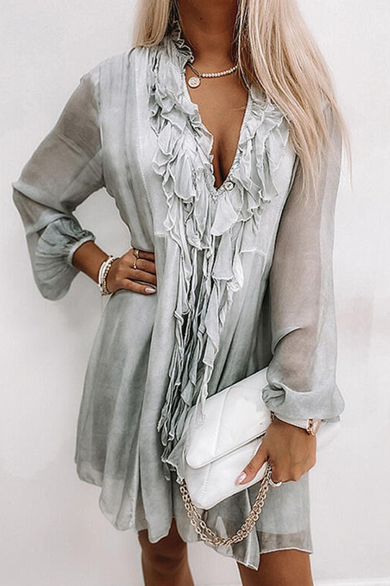 Chloe - Knielanges Kleid mit großem Revers und Rüschen