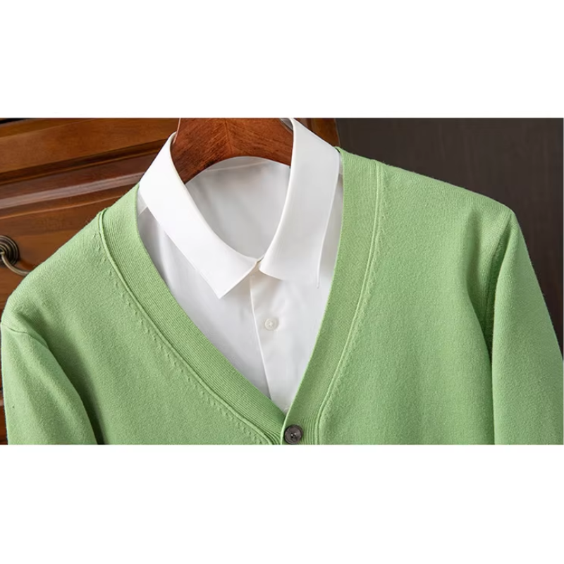 Oskar – Klassische Strickjacke mit Knöpfen