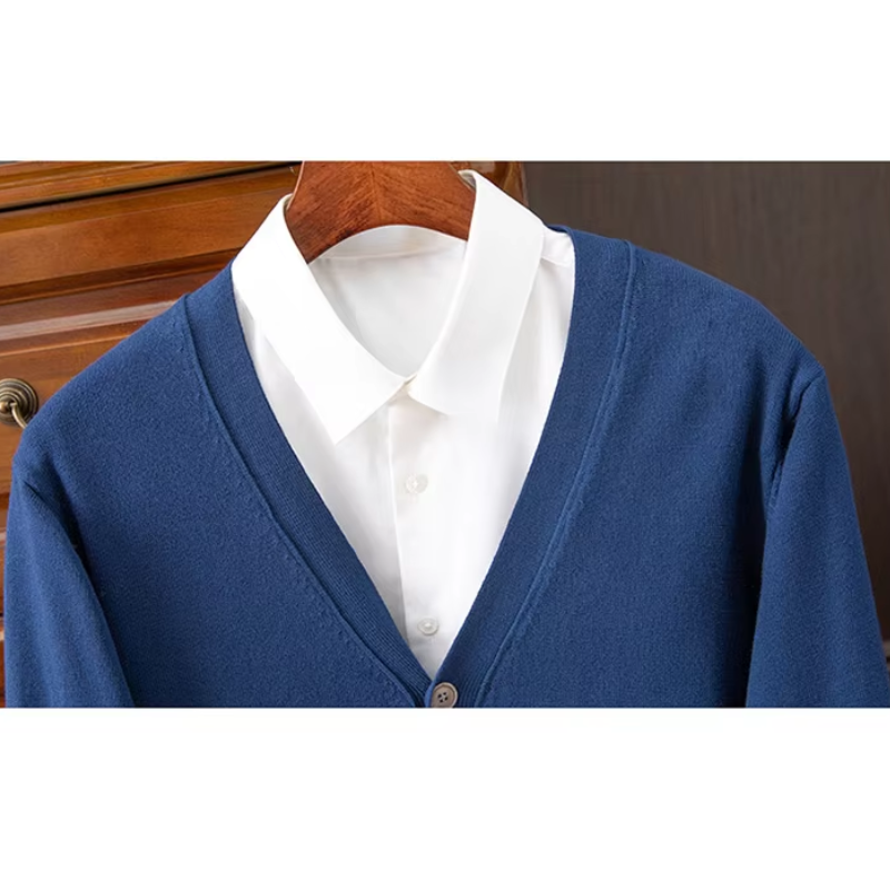 Oskar – Klassische Strickjacke mit Knöpfen