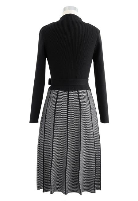 Helma – Schwarzes Strickkleid mit Fischgrätenmuster und Stehkragen