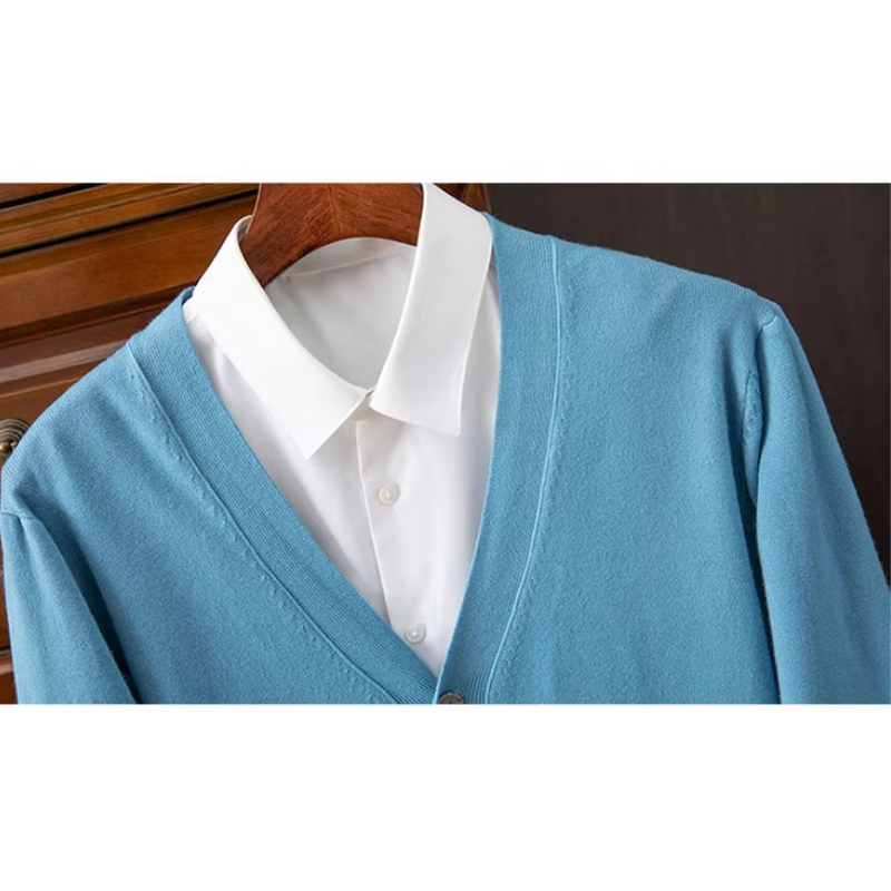 Oskar – Klassische Strickjacke mit Knöpfen