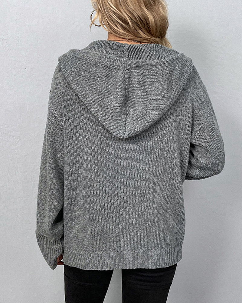 Birgit – Einfarbige Strickjacke mit Kapuze