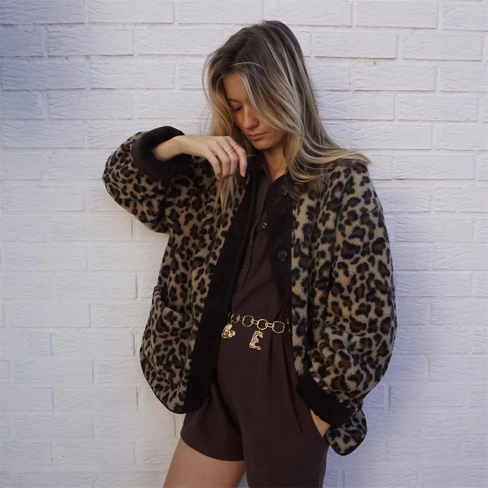 Kira – Damenjacke mit Leopardenprint Modisch