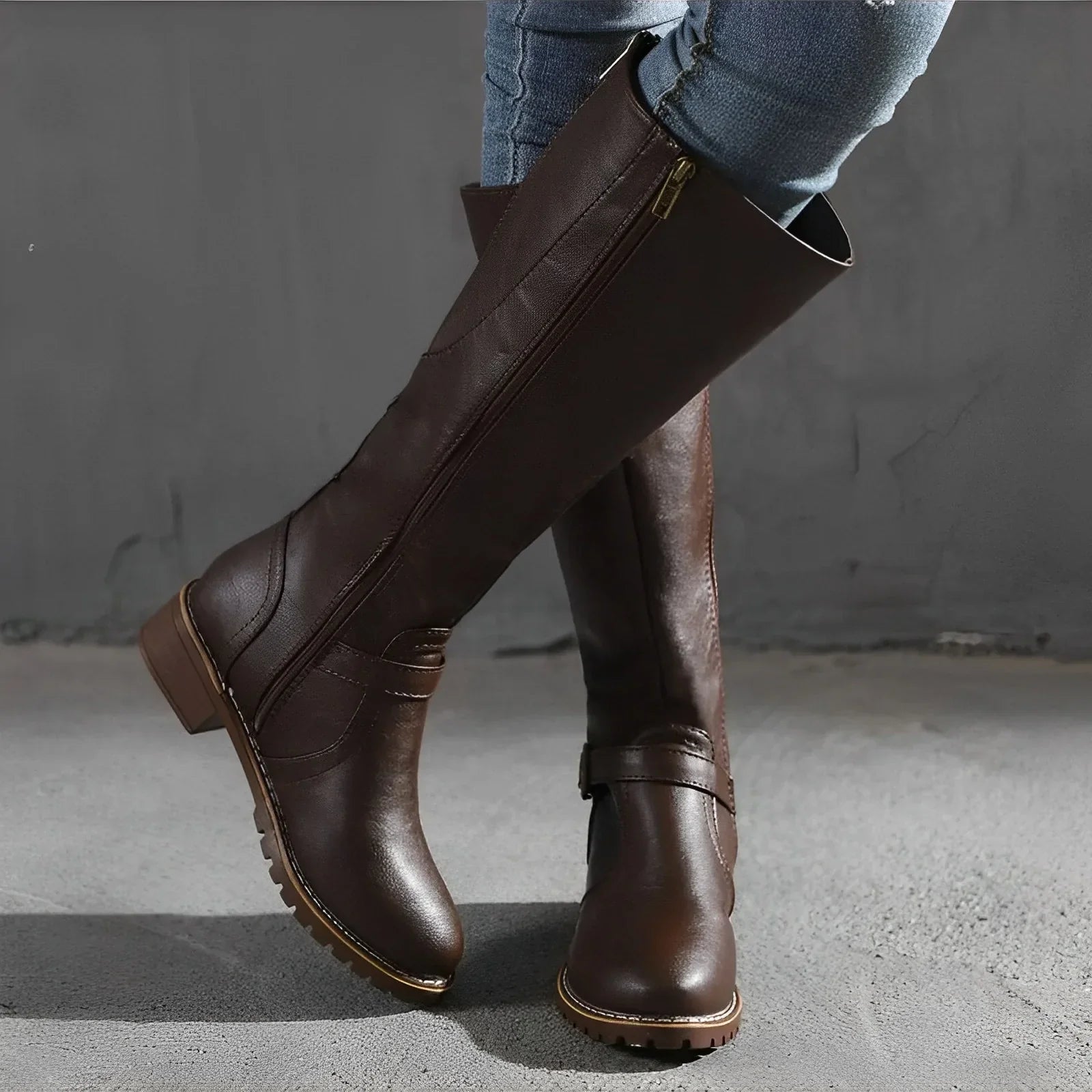 Victoria - Lange Stiefel mit Metallschnalle