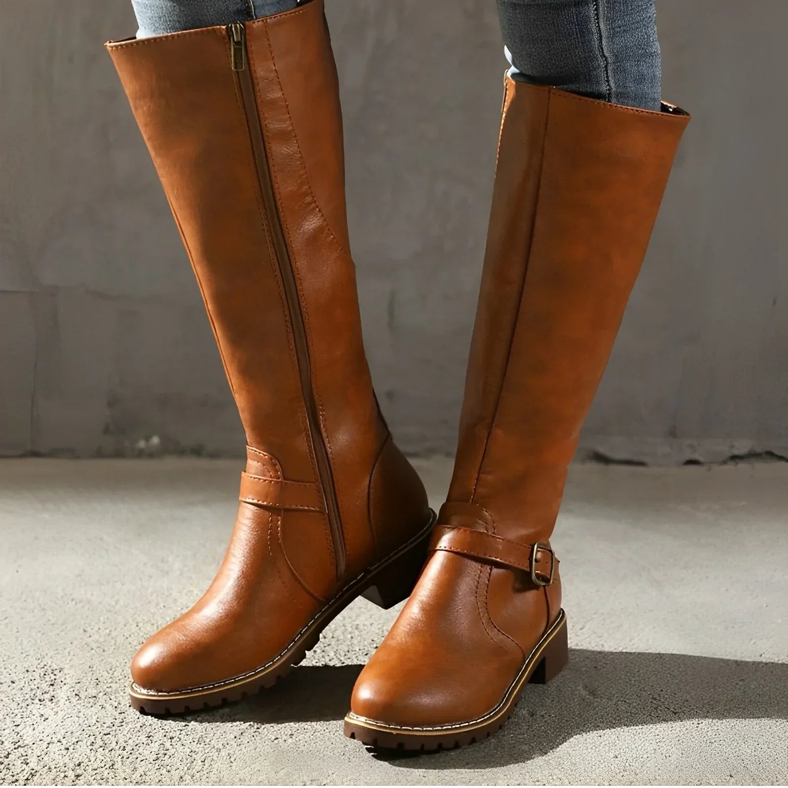 Victoria - Lange Stiefel mit Metallschnalle