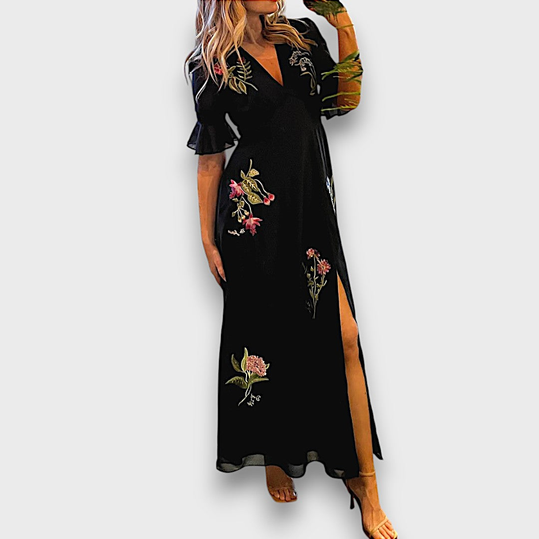 Carina – Besticktes Maxikleid mit floraler Eleganz Schwarz