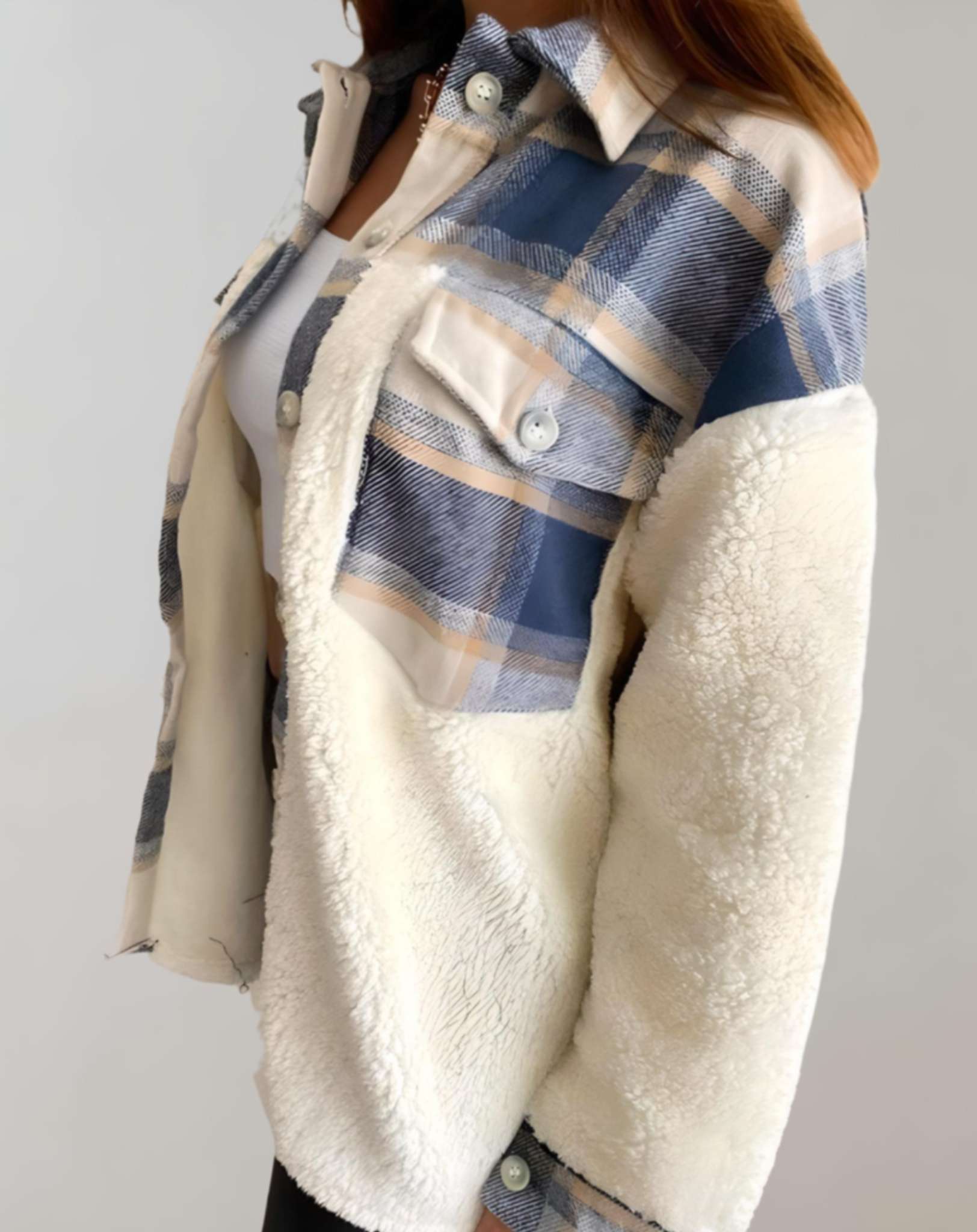 Nicole - Warme Damenjacke mit Karomuster und Brusttaschen