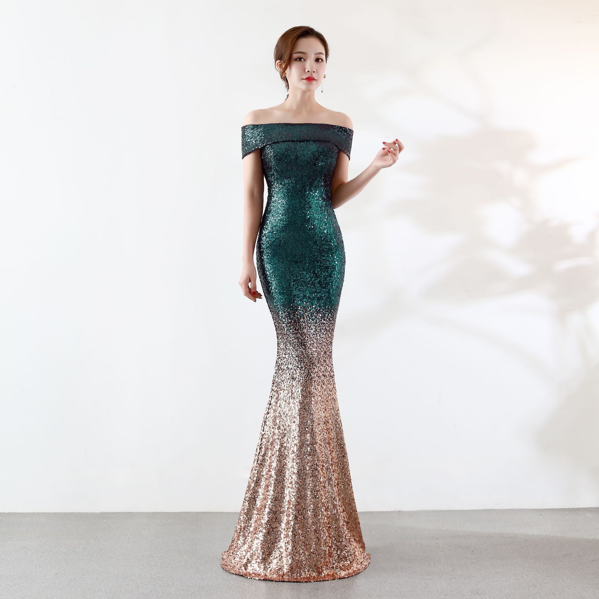 Florentine – Figurbetontes Abendkleid für Partyanlässe Grün mit Gold