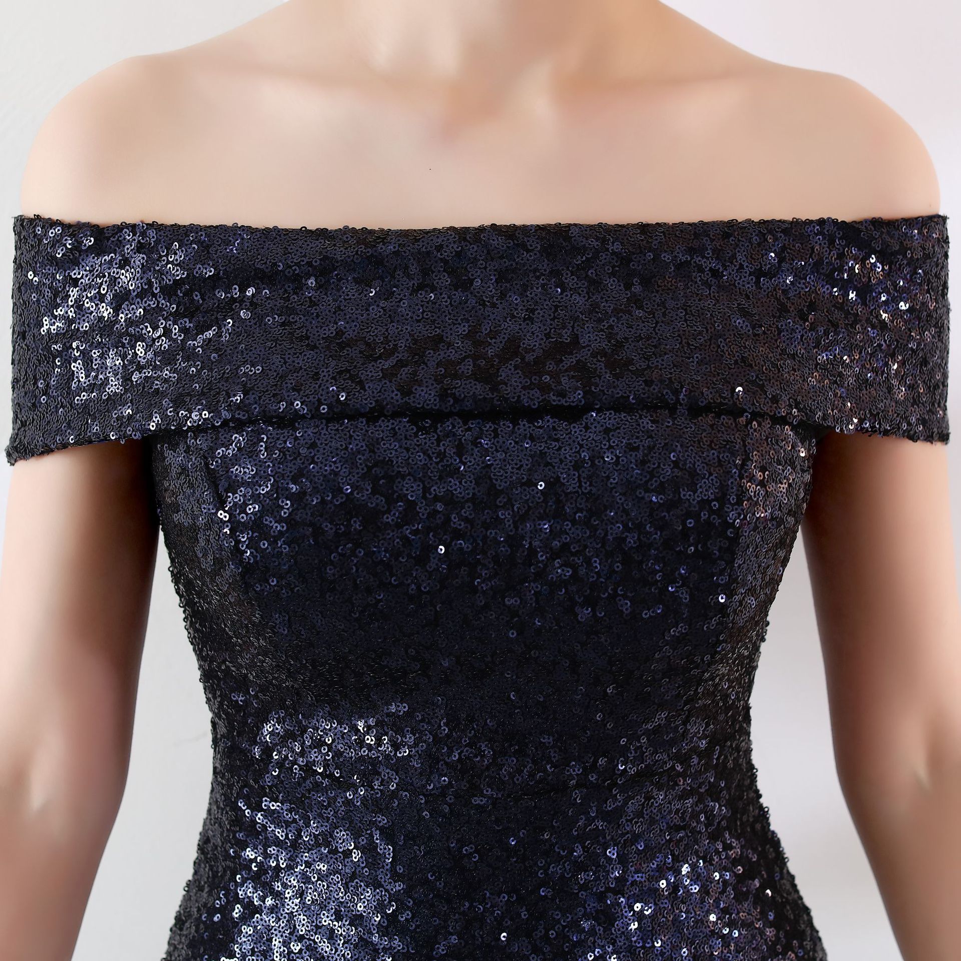 Florentine – Figurbetontes Abendkleid für Partyanlässe Navy Blau mit Gold