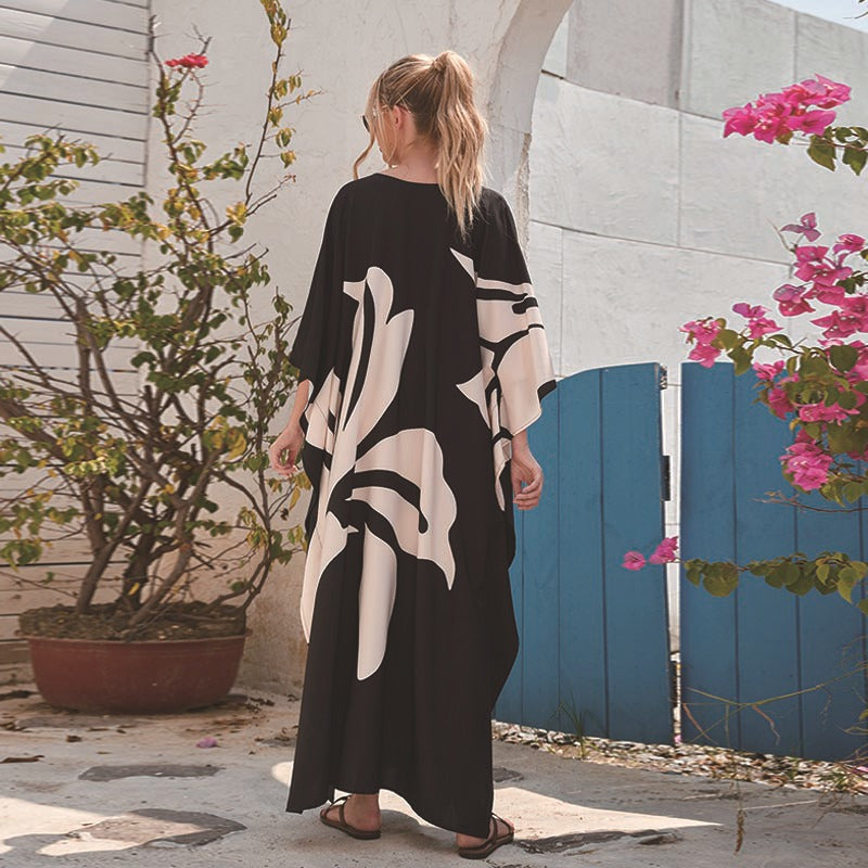 Géraldine- Damen Maxi Kaftan mit floralem Design Schwarz-Weiß
