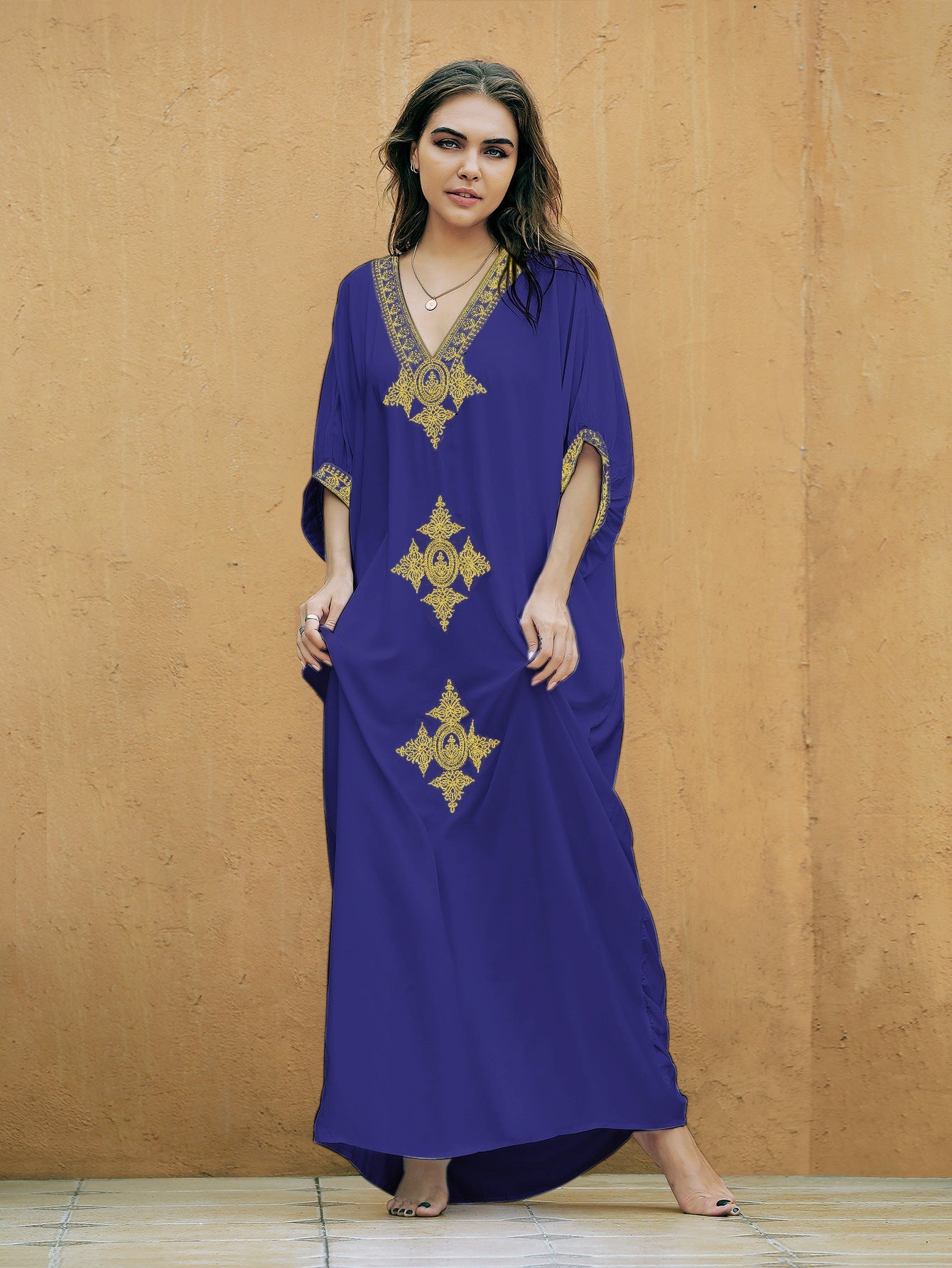 Gisela- Damen Maxi Kaftan mit künstlerischer Bestickung Blau