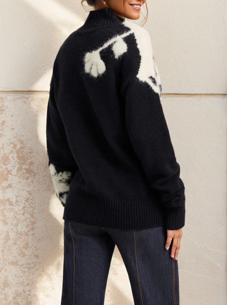 Franka – Rollkragenpullover Mit Großflächigem Blütenmotiv