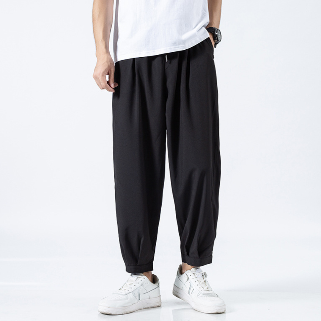 Harald – Leichte Herren Freizeithose mit schmalem Schnitt Schwarz