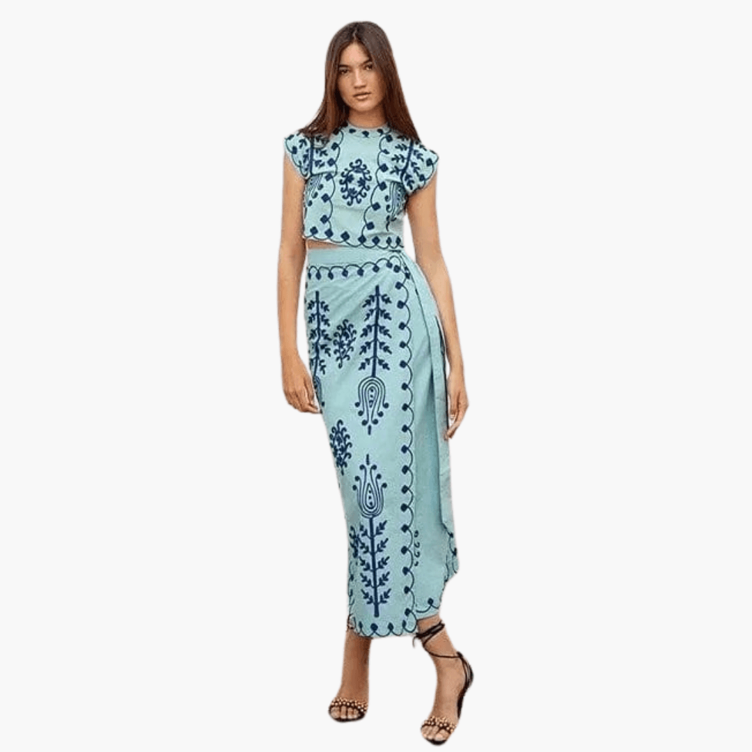 Hiltrud – Damen Zweiteiler-Kleid mit feiner Stickerei Himmelblau